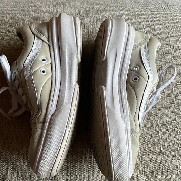 Cream colored Vans - Picture 4 of 8